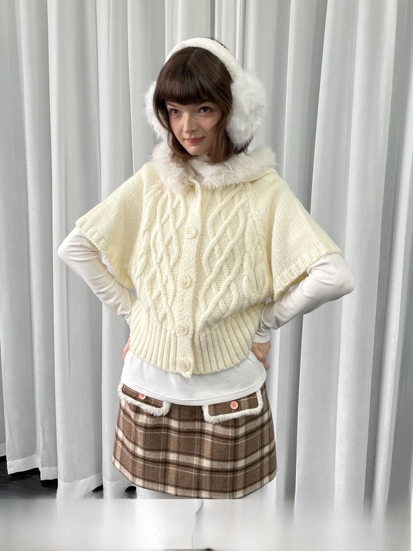 Женский вязаный свитер с высоким воротником, теплый, утолщенный, осенне-зимний, модный, повседневный, однотонный, с капюшоном
Женский вязаный свитер с высоким воротником, теплый, утолщенный, осенне-зимний, модный, повседневный, однотонный, с капюшоном