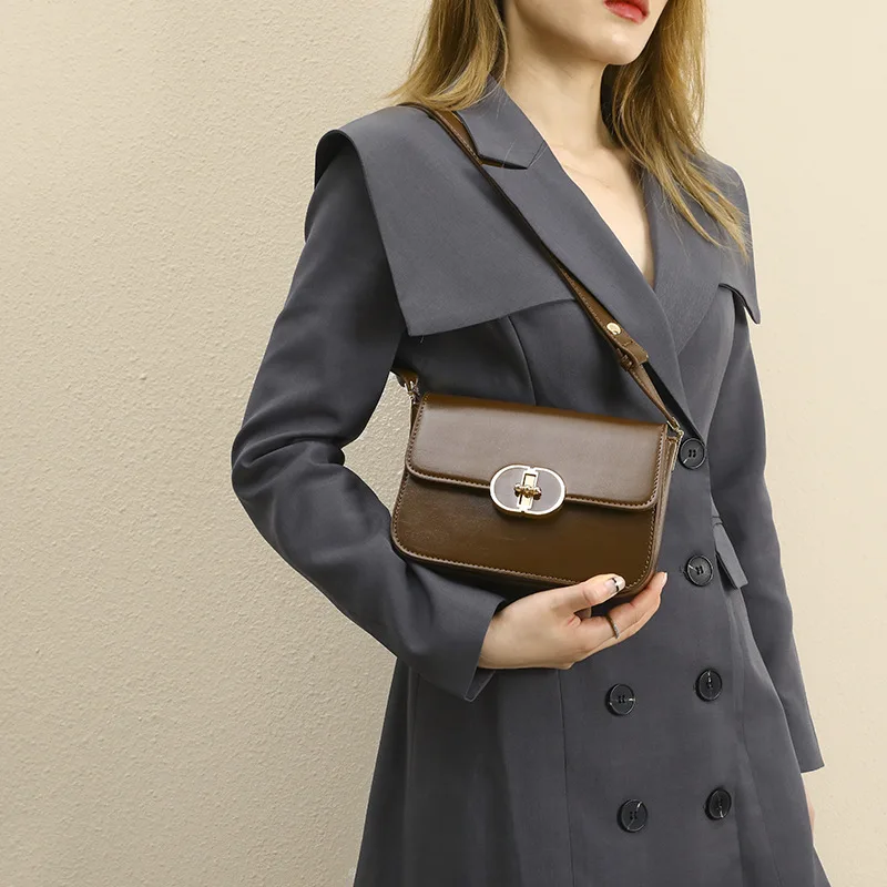 Trendy Female Bag for Social Young Women Modern Shoulder Bag for Parties and Events
Trendy Female Bag for Social Young Women Modern Shoulder Bag for Parties and Events