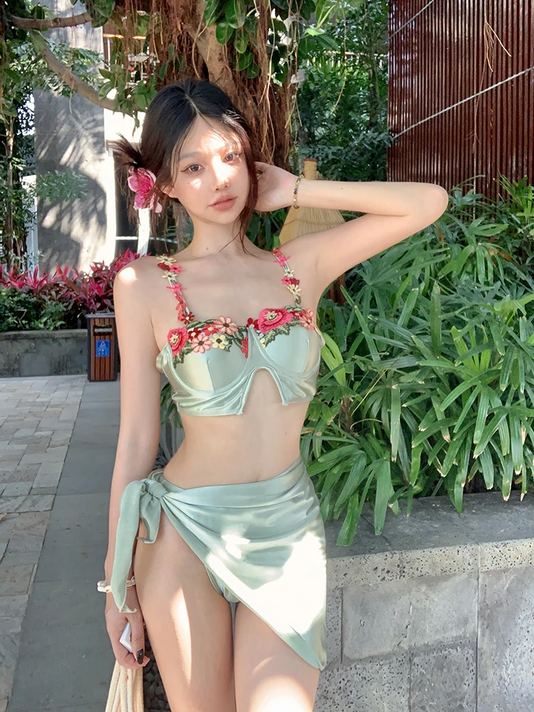 Ele Sexy Bikini Tee-Piece Set Embroidered Beach Vaion Hot Spring Swimming Costume Polyester Nylon Lycra Material
Ele Sexy Bikini Tee-Piece Set Embroidered Beach Vaion Hot Spring Swimming Costume Polyester Nylon Lycra Material
