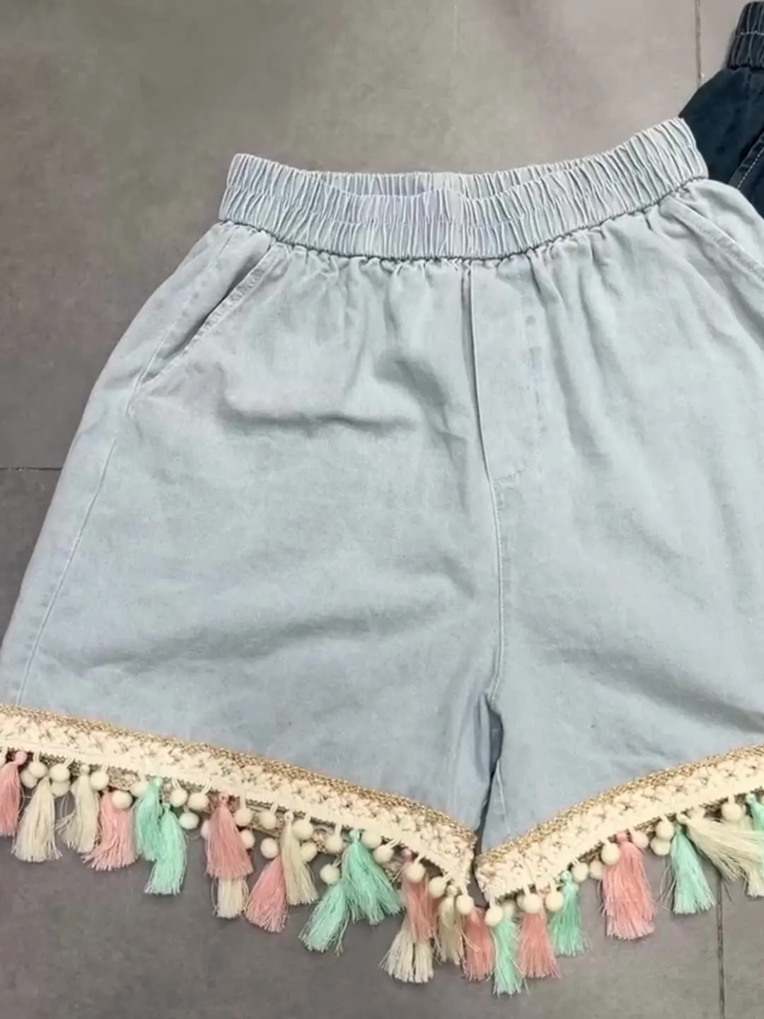French Style Sweet Fringe Denim Shorts Summer New College Style Loose Casual Pants Fashionable Versatile Soft Shorts 2025
French Style Sweet Fringe Denim Shorts Summer New College Style Loose Casual Pants Fashionable Versatile Soft Shorts 2025