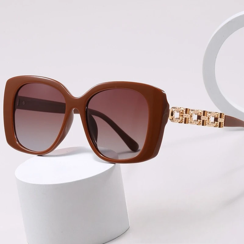 2025 Light Luxury Retro Sunglasses - Women's Large Frame Polarized High-End, Fashion Trend UV Protection Street Glasses
2025 Light Luxury Retro Sunglasses - Women's Large Frame Polarized High-End, Fashion Trend UV Protection Street Glasses