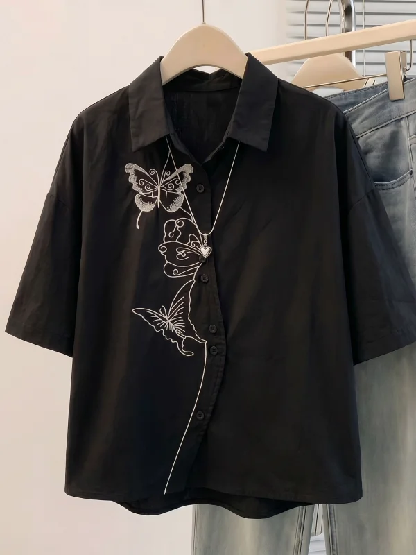 Black Embroidery V-Neck Short Sleeve Shirt Women's Summer New plus Size Irregular Top Korean Style Loose Fit Commut...
Black Embroidery V-Neck Short Sleeve Shirt Women's Summer New plus Size Irregular Top Korean Style Loose Fit Commut...