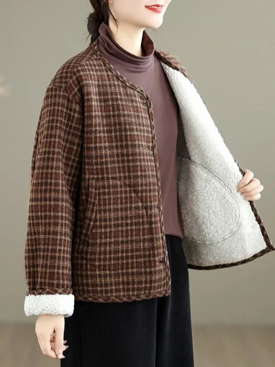 Утепленное зимнее модное шерстяное пальто в клетку для женщин, на флисовой подкладке, теплая хлопковая одежда, куртка из овечьей шерсти
Утепленное зимнее модное шерстяное пальто в клетку для женщин, на флисовой подкладке, теплая хлопковая одежда, куртка из овечьей шерсти