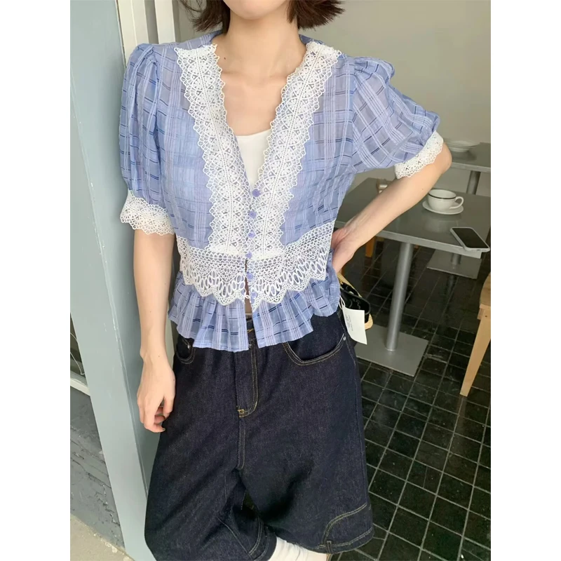 Elegant V-Neck Short Sleeve Lace Patchwork Women's Shirt French Style Loose Fit Breathable Skin-Friendly Summer New Arrival
Elegant V-Neck Short Sleeve Lace Patchwork Women's Shirt French Style Loose Fit Breathable Skin-Friendly Summer New Arrival