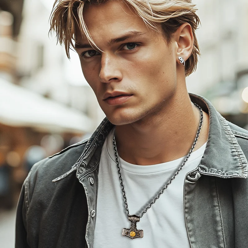 Серебряный кулон Ocean Powers «Мьёльнир» 925 пробы, колье «Молот Тора» для мужчин, модные ювелирные изделия с рунами
Серебряный кулон Ocean Powers «Мьёльнир» 925 пробы, колье «Молот Тора» для мужчин, модные ювелирные изделия с рунами