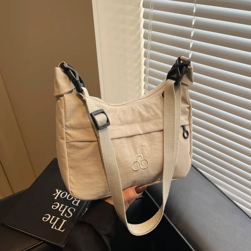 New in Spring 2025! Women's Fashion Shoulder Crossbody Pillow Bag with Niche Design, Casual and Portable for Commuting Use
New in Spring 2025! Women's Fashion Shoulder Crossbody Pillow Bag with Niche Design, Casual and Portable for Commuting Use