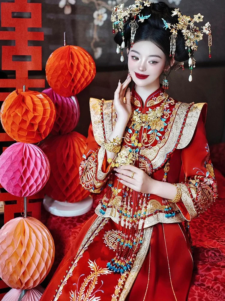 New style of heavy-duty embroidered dragon and phoenix for brides Chinese-style wedding attire going out toasting
New style of heavy-duty embroidered dragon and phoenix for brides Chinese-style wedding attire going out toasting