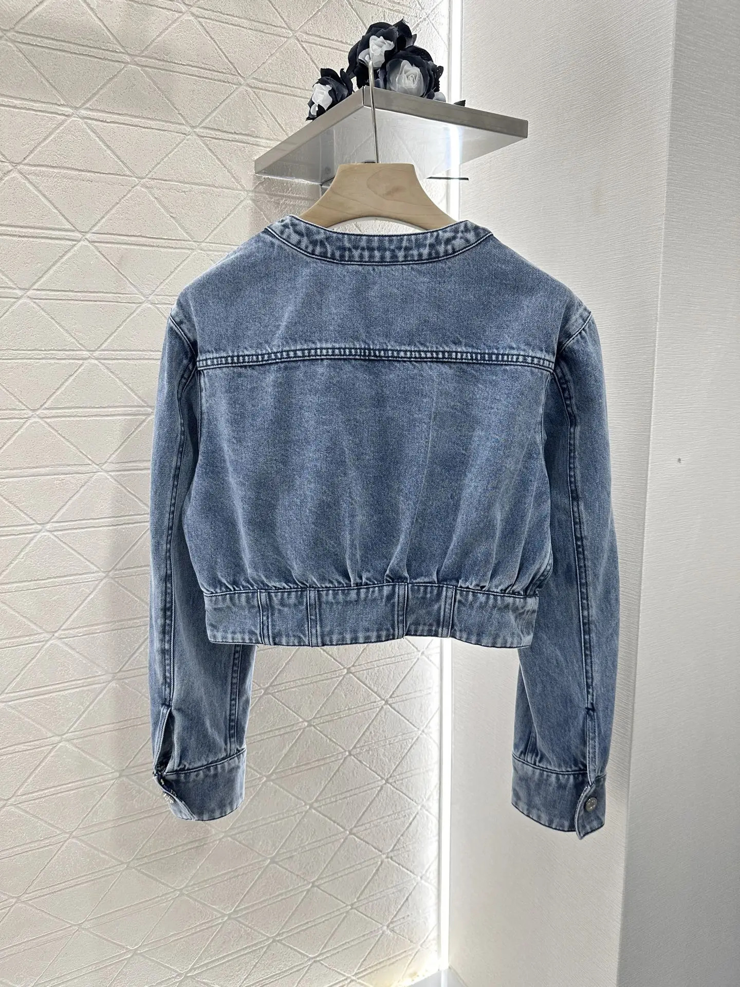 Designer Brand High quality spring and summer women's round neck shorts, denim jacket, long pants set
Designer Brand High quality spring and summer women's round neck shorts, denim jacket, long pants set
