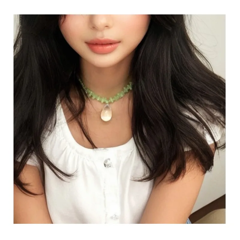 New Korean Beaded Necklace of The Same Style, Irregular Gravel Transparent White Crystal Water Drop Necklace, Collarbone Chain.
New Korean Beaded Necklace of The Same Style, Irregular Gravel Transparent White Crystal Water Drop Necklace, Collarbone Chain.