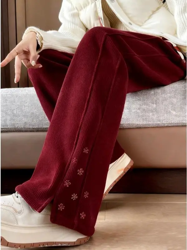plus Size Women's Embroidered Fce Lined Loose Wide Leg Pants Thiened Autumn Winter Warm Trousers High Waist Elastic
plus Size Women's Embroidered Fce Lined Loose Wide Leg Pants Thiened Autumn Winter Warm Trousers High Waist Elastic