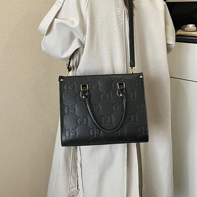 New Fashion Minimalist Tote Bag Women Large Capacity Shoulder Handbag Purse Trendy Casual Office Daily Travel Chic Versatile
New Fashion Minimalist Tote Bag Women Large Capacity Shoulder Handbag Purse Trendy Casual Office Daily Travel Chic Versatile