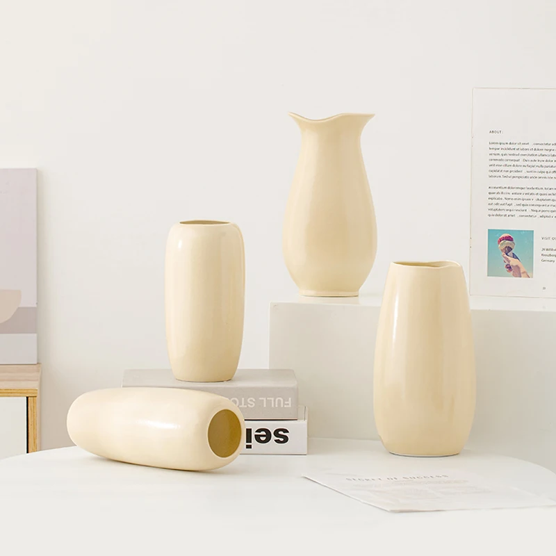 Ceramic vase - simple beige flower arrangement piece with a luxurious and high-end feel. Flower water culture vessel.
Ceramic vase - simple beige flower arrangement piece with a luxurious and high-end feel. Flower water culture vessel.
