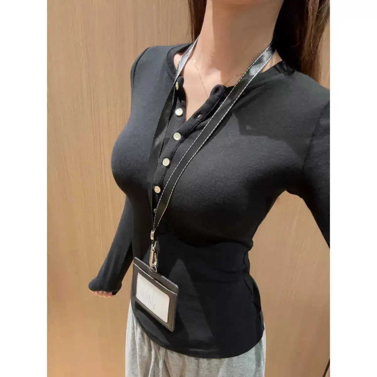 Теплое осенне-зимнее нижнее белье на флисовой подкладке с рубашкой на пуговицах с полуоткрытым воротником, высокоэластичное утягивающее талию длинными рукавами
Теплое осенне-зимнее нижнее белье на флисовой подкладке с рубашкой на пуговицах с полуоткрытым воротником, высокоэластичное утягивающее талию длинными рукавами