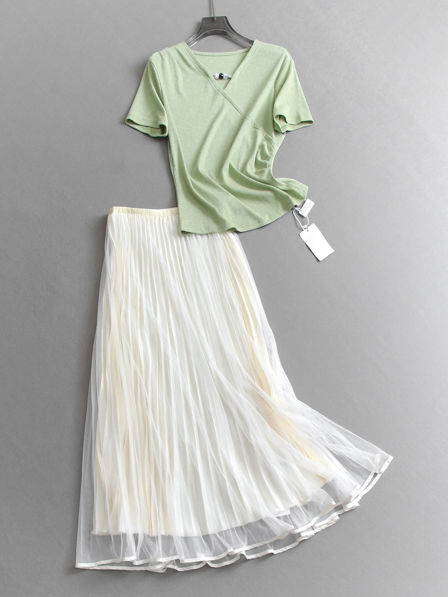 Pure Color Cross V-Neck Slim Fit Short Sleeve T-Shirt Women's High Waist Half Skirt Set Summer Fashion Casual Wear
Pure Color Cross V-Neck Slim Fit Short Sleeve T-Shirt Women's High Waist Half Skirt Set Summer Fashion Casual Wear