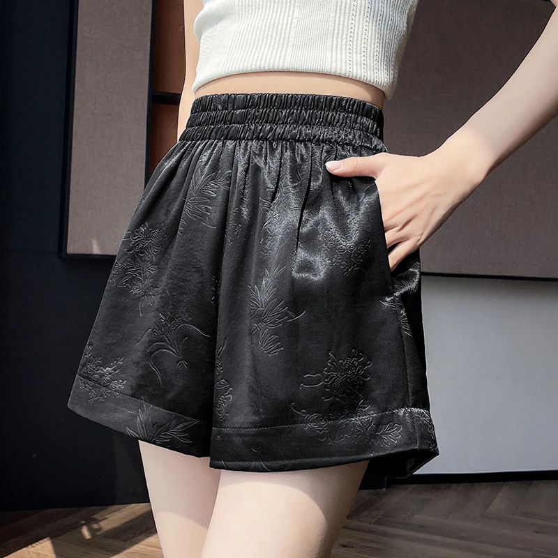 Luxury Jacquard Satin Shorts Elastic Waist Wide Leg Black Shorts Women Summer High Waist A-Line Beach Shorts with Pocket 2026
Luxury Jacquard Satin Shorts Elastic Waist Wide Leg Black Shorts Women Summer High Waist A-Line Beach Shorts with Pocket 2026