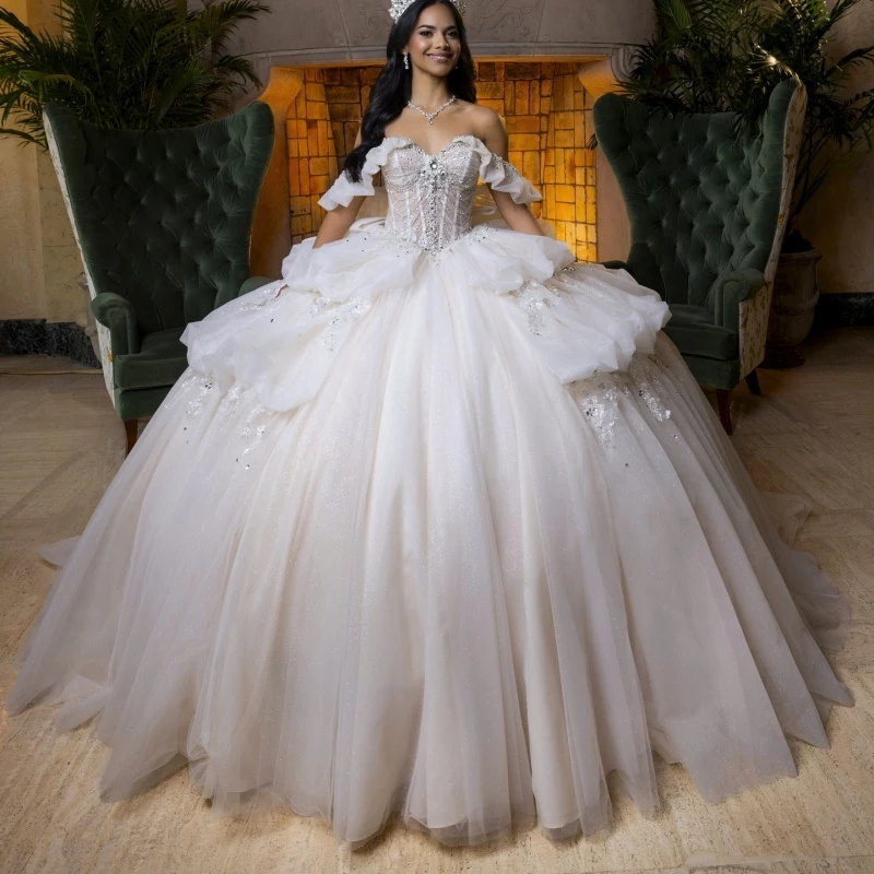 Блестящие платья Quinceanera цвета слоновой кости с открытыми плечами и аппликацией из бисера, многоуровневое тюлевое платье для вечеринки, дня рождения, сладкое платье 16, Vestidos 15
Блестящие платья Quinceanera цвета слоновой кости с открытыми плечами и аппликацией из бисера, многоуровневое тюлевое платье для вечеринки, дня рождения, сладкое платье 16, Vestidos 15