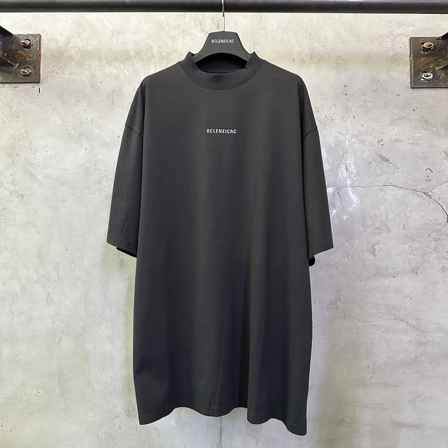 Classic BCLENEICAC Cotton T-irt with Front And Ba Letter Print Loose Fit round Ne ort Sve Casual Sle Parisian Vibes
Classic BCLENEICAC Cotton T-irt with Front And Ba Letter Print Loose Fit round Ne ort Sve Casual Sle Parisian Vibes