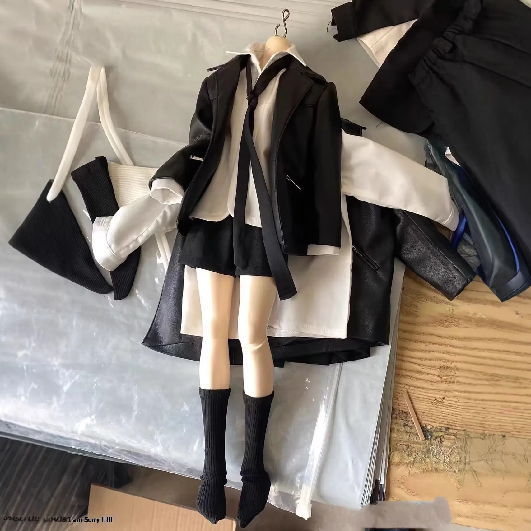 Комплект одежды для куклы BJD 1/4, повседневный стильный кожаный костюм, подходит для больших кукол 1/4 / обычных кукол 1/4 / CD2, аксессуары для шарнирных кукол.
Комплект одежды для куклы BJD 1/4, повседневный стильный кожаный костюм, подходит для больших кукол 1/4 / обычных кукол 1/4 / CD2, аксессуары для шарнирных кукол.