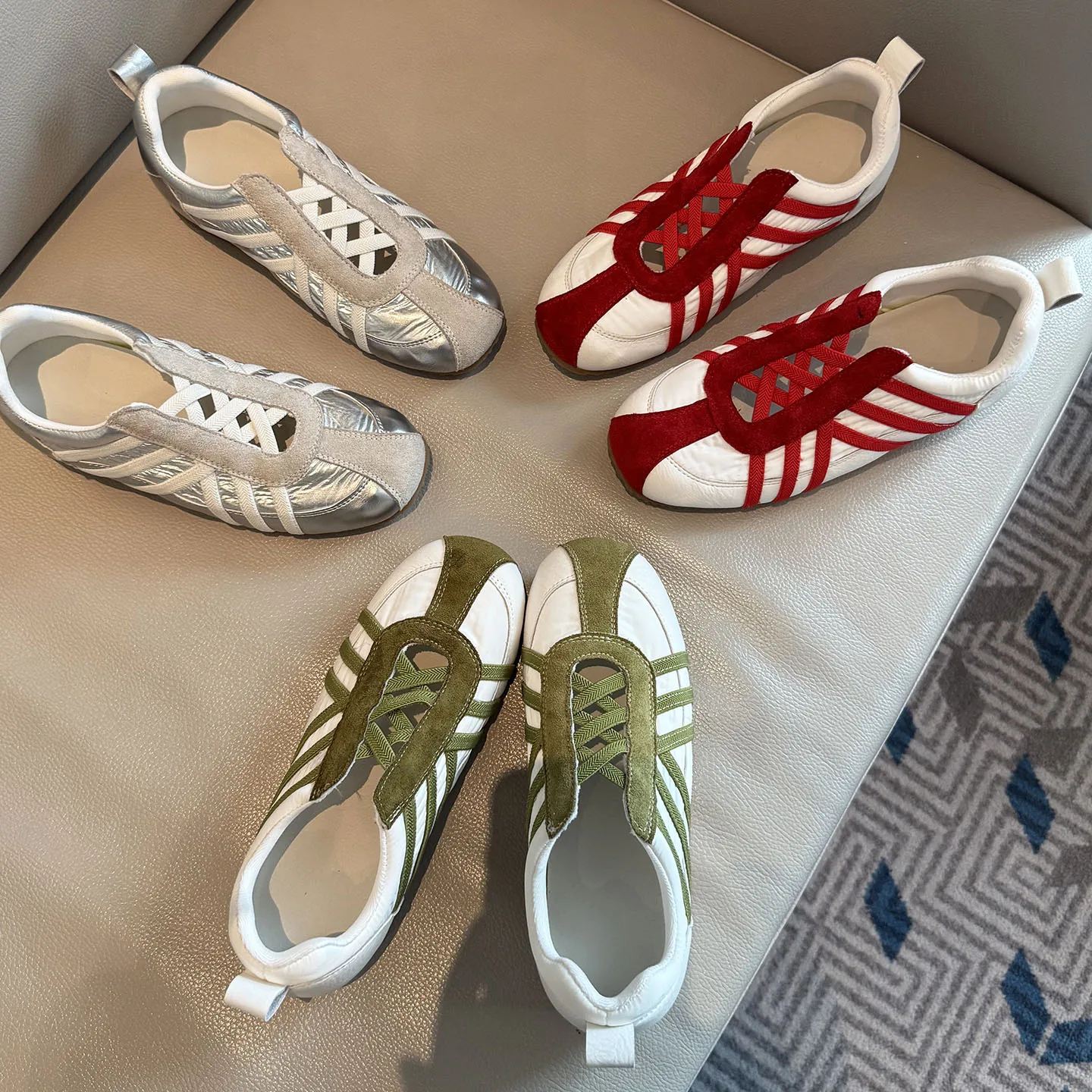 Women Retro Striped Slip On Sneakers Cross Strap Flat Light Casual Trainers Multicolor White Red Green Outdoor Walking Shoes
Women Retro Striped Slip On Sneakers Cross Strap Flat Light Casual Trainers Multicolor White Red Green Outdoor Walking Shoes