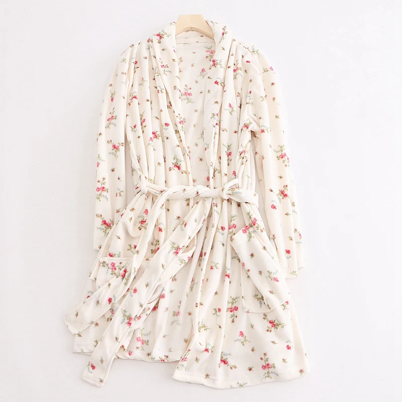 Women's Comfortable Oversized Long Sleeve Printed Fleece Robe Home Wear Autumn New Style Floral Patterned Mid-Length Sleepwear
Women's Comfortable Oversized Long Sleeve Printed Fleece Robe Home Wear Autumn New Style Floral Patterned Mid-Length Sleepwear