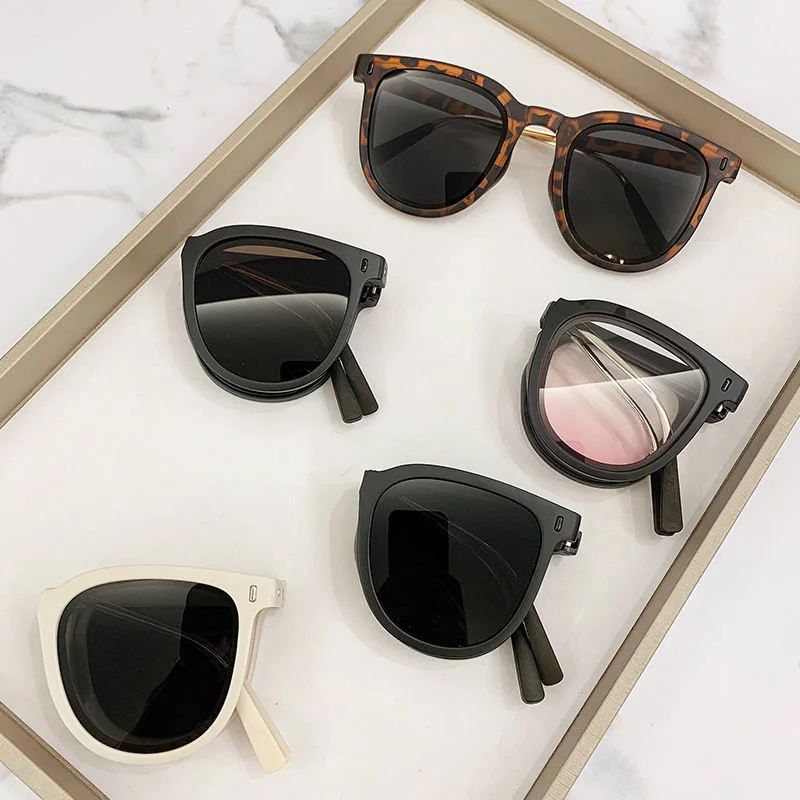 New Women Fashion Portable Folding Small Frame Square Sunglasses Travel Eye wear with Storage Case for Outdoor Activities
New Women Fashion Portable Folding Small Frame Square Sunglasses Travel Eye wear with Storage Case for Outdoor Activities