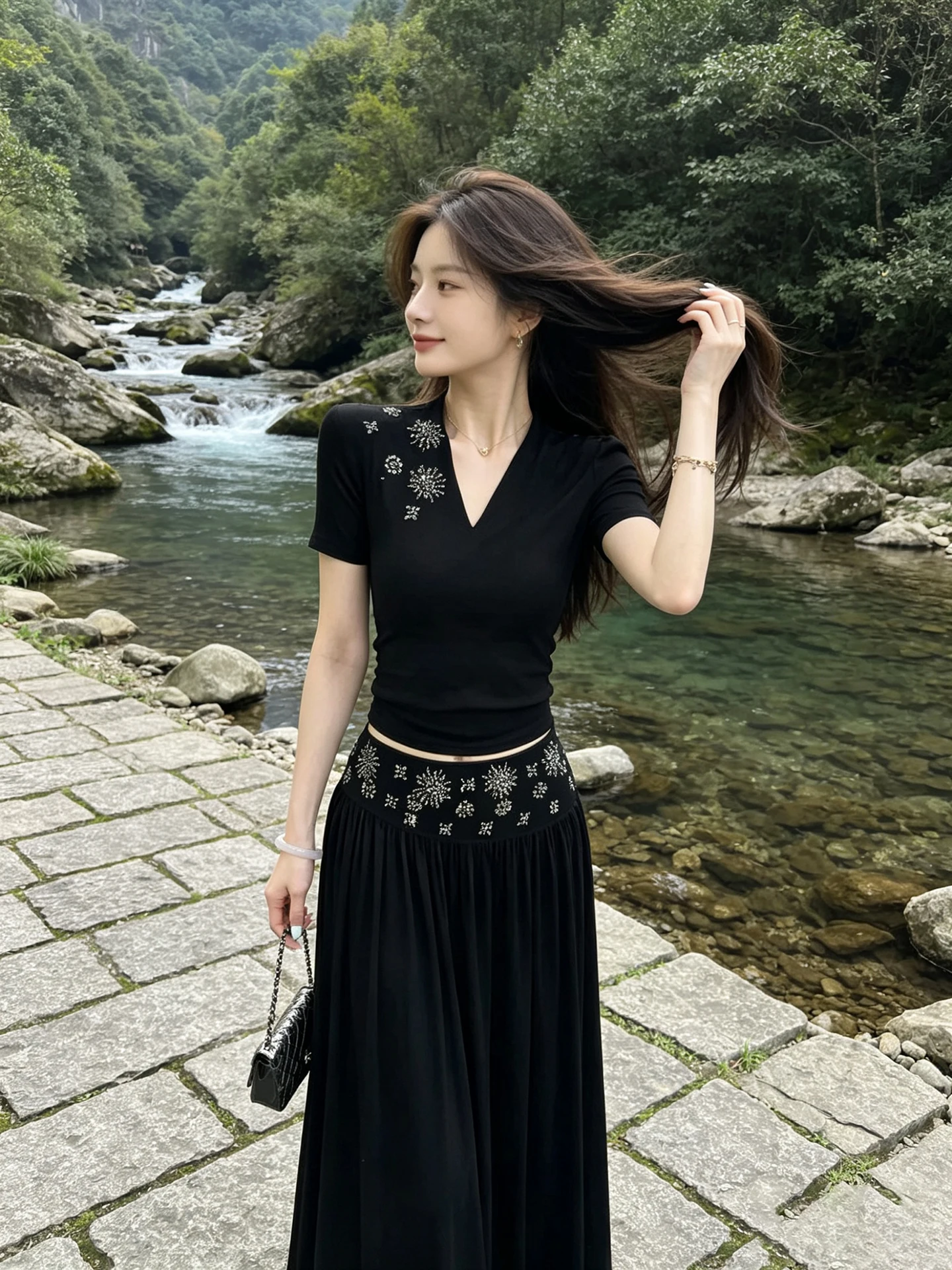 Glitter V-Neck Short Sleeve T-Shirt High Waist Half-Length Skirt Two-Piece Set Women's Fashion Summer Outfit
Glitter V-Neck Short Sleeve T-Shirt High Waist Half-Length Skirt Two-Piece Set Women's Fashion Summer Outfit