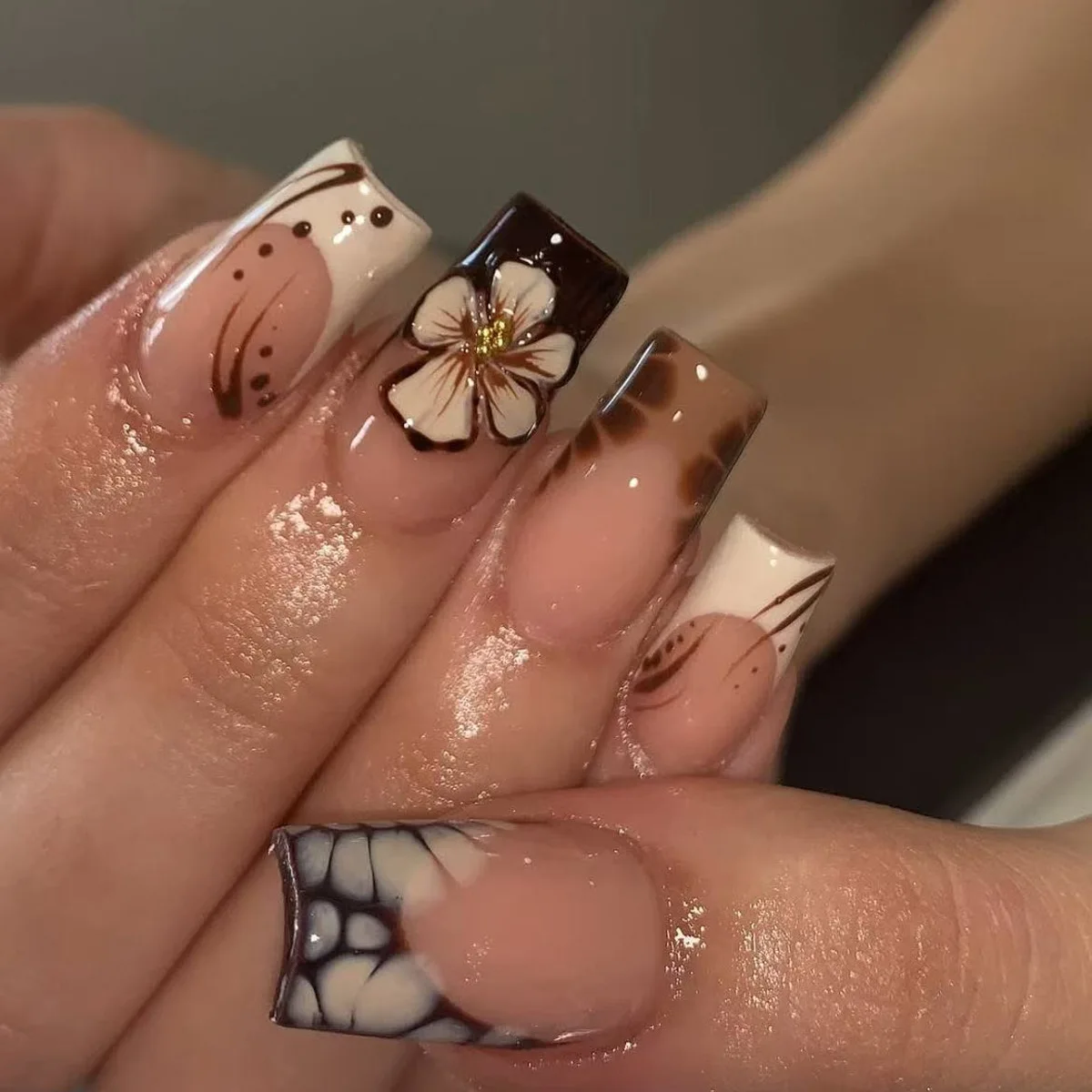 24Pcs Mid-length Square French False Nails Press on 3D Flower Crocodile Grain Design Fake Nails Detachable Full Cover Nails Tips
24Pcs Mid-length Square French False Nails Press on 3D Flower Crocodile Grain Design Fake Nails Detachable Full Cover Nails Tips