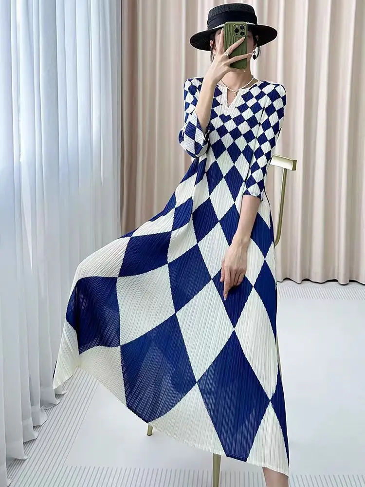 Pleated dress for women's autumn new diamond print high-end pleated cropped sleeves
Pleated dress for women's autumn new diamond print high-end pleated cropped sleeves