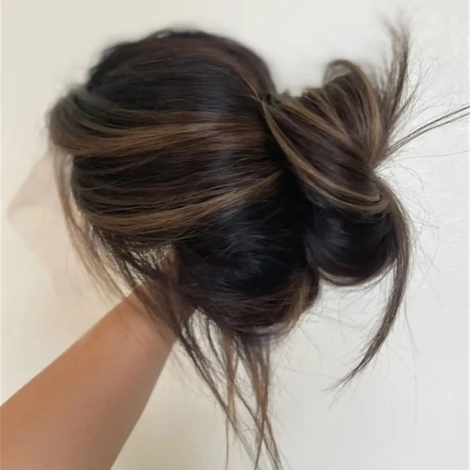 Темные парики с пепельно-русыми прядями, синтетические парики с кружевным верхом, с центральным пробором, длинные, с небрежными волнами, без клея, высококачественные, термостойкие, 24 дюйма
Темные парики с пепельно-русыми прядями, синтетические парики с кружевным верхом, с центральным пробором, длинные, с небрежными волнами, без клея, высококачественные, термостойкие, 24 дюйма