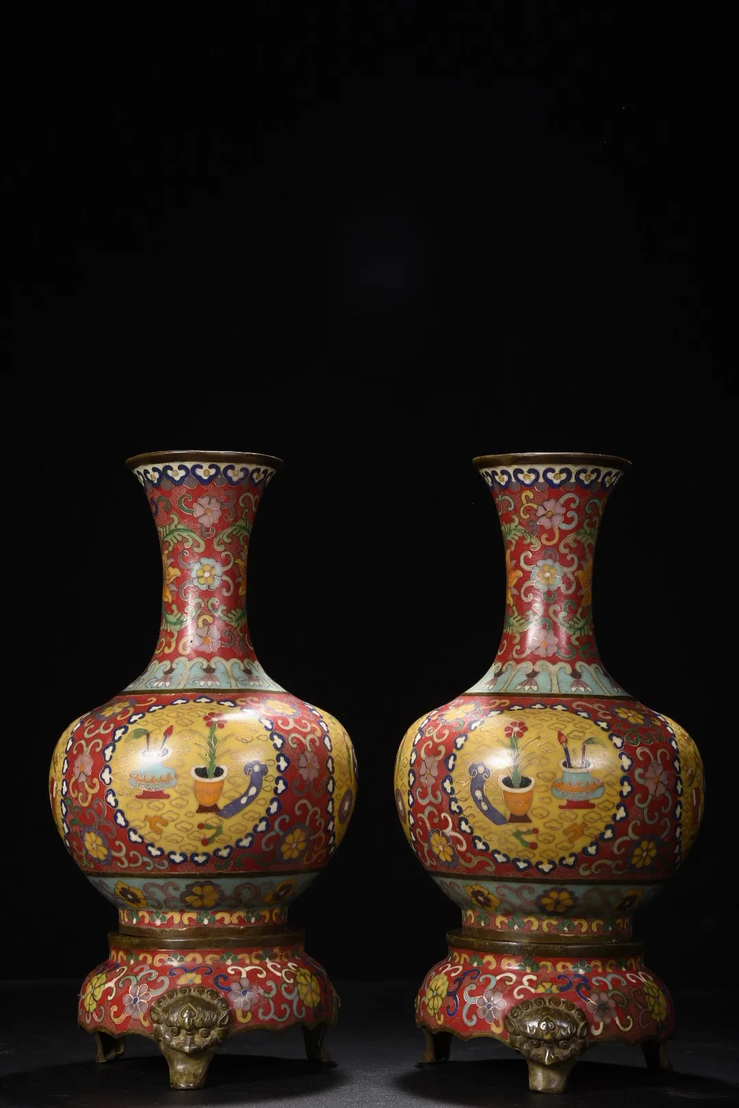 13"Tibetan Temple Collection Old Bronze Cloisonne Floral Pattern Bottle Vase Beast Head Tripod Base A Pair Town house
13"Tibetan Temple Collection Old Bronze Cloisonne Floral Pattern Bottle Vase Beast Head Tripod Base A Pair Town house