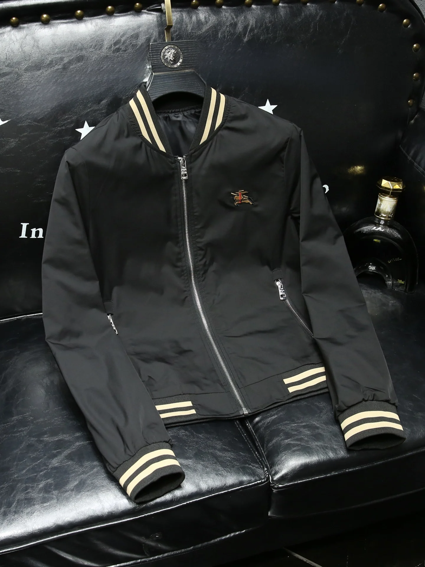 Мужская куртка Ele Simple 2026: Новинка осени, модный приталенный крой, воротник-бомбер, дышащий полиэстер/нейлон
Мужская куртка Ele Simple 2026: Новинка осени, модный приталенный крой, воротник-бомбер, дышащий полиэстер/нейлон