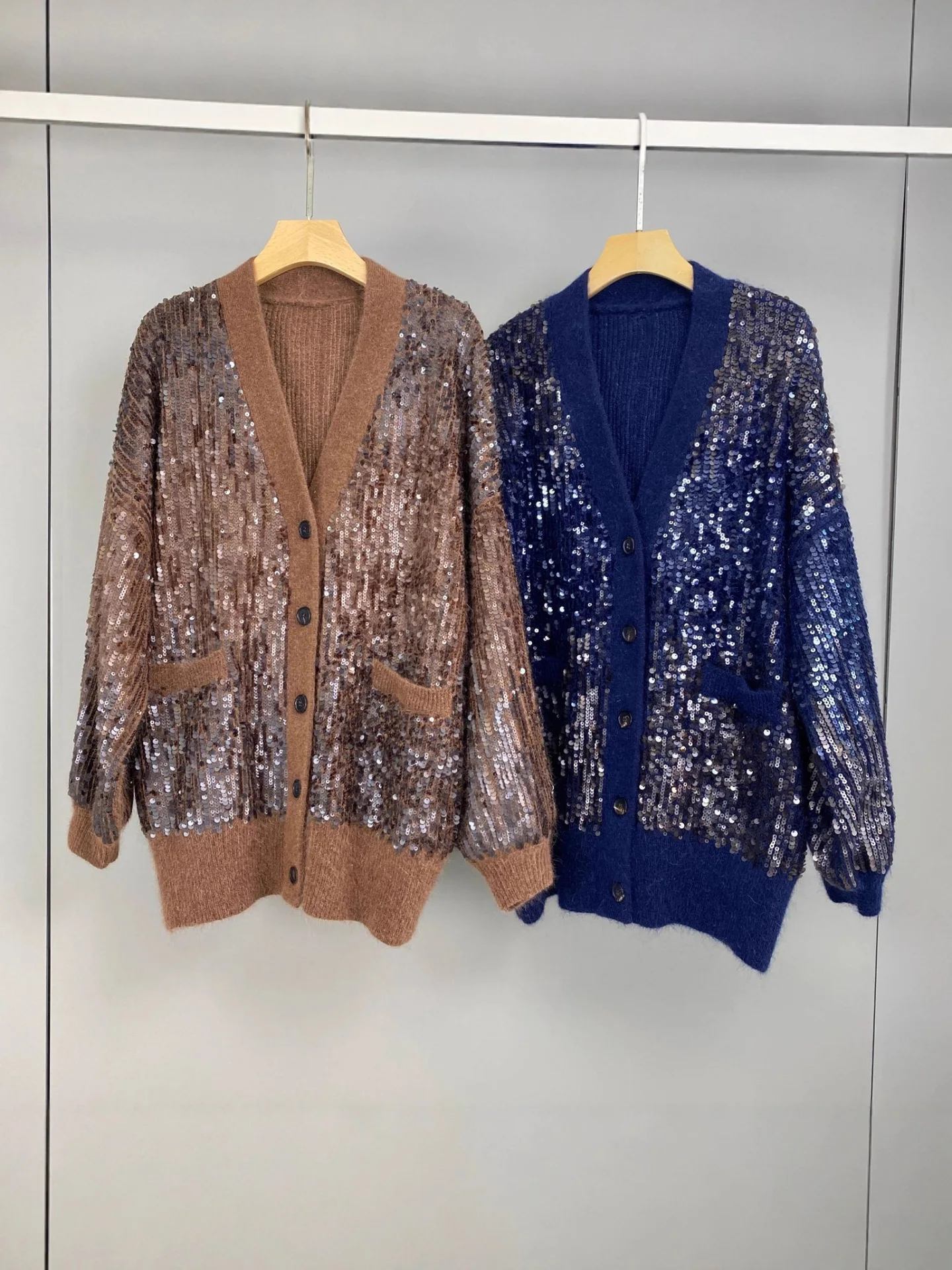 Autumn Women's Sequined Embroidery Sweater Mohair Wool Blend V-Neck Single Breasted Long Sleeve Vintage Female Knitted Cardigan
Autumn Women's Sequined Embroidery Sweater Mohair Wool Blend V-Neck Single Breasted Long Sleeve Vintage Female Knitted Cardigan