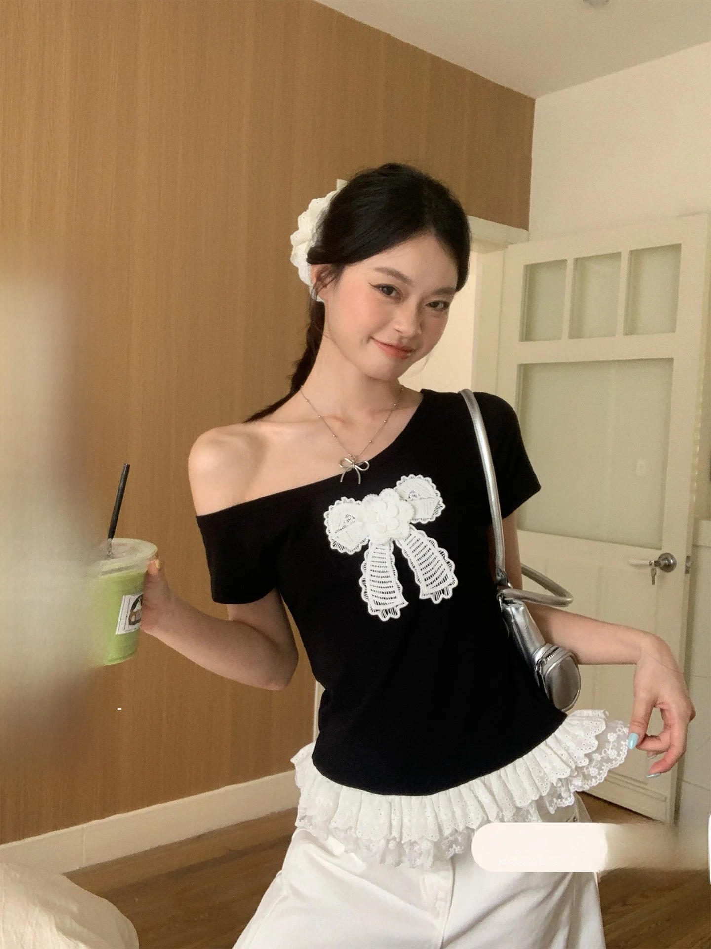 Summer Style Short Sleeve T-Shirt Women's Black Lace Splice Lace Trim Shoulder Bared Korean Slim Fit Hot Girl Top Knot
Summer Style Short Sleeve T-Shirt Women's Black Lace Splice Lace Trim Shoulder Bared Korean Slim Fit Hot Girl Top Knot