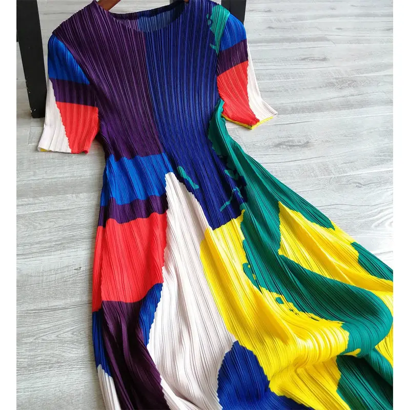 European high -end short -sleeved dress female 2023 Summer new contrasting color light luxury fashion thin folds A -line dress
European high -end short -sleeved dress female 2023 Summer new contrasting color light luxury fashion thin folds A -line dress