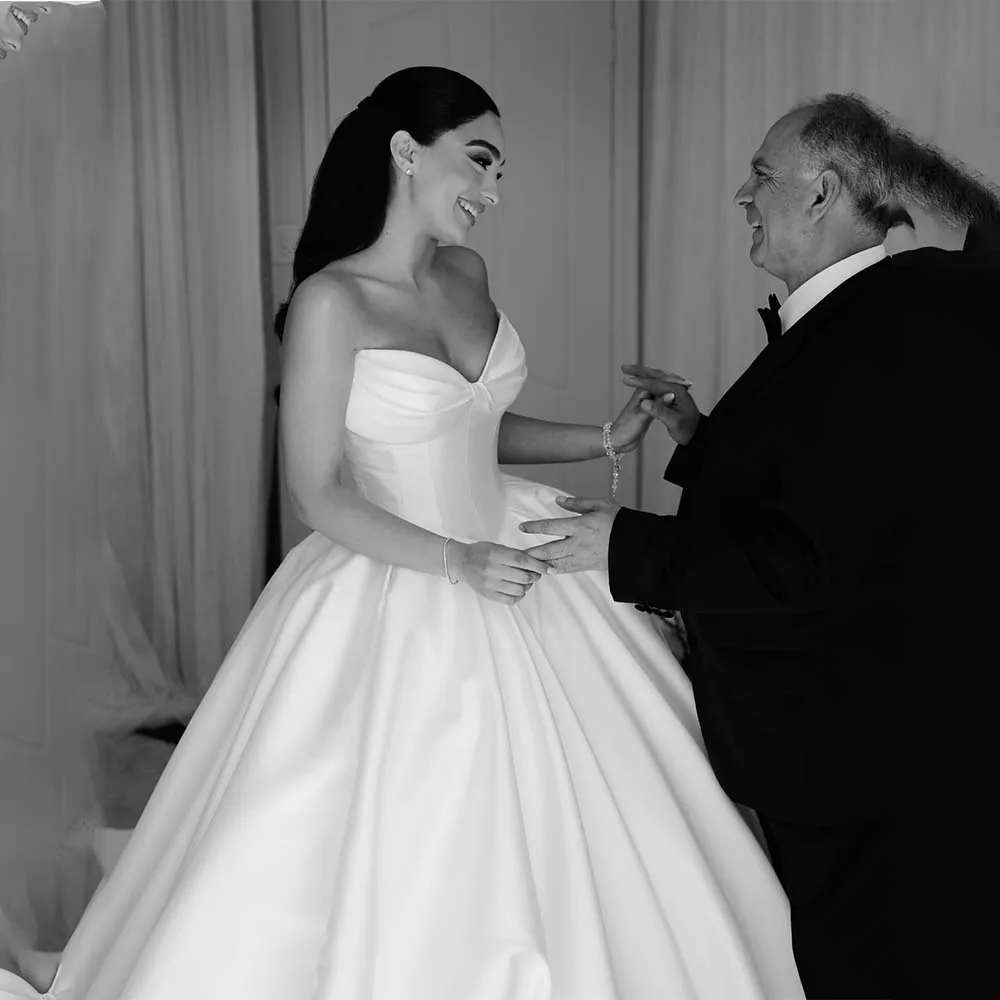 Vintage Veck High Quality Satin Wedding Dresses Sweep Train Custom Made 2024 Vestido De Noival
Vintage Veck High Quality Satin Wedding Dresses Sweep Train Custom Made 2024 Vestido De Noival