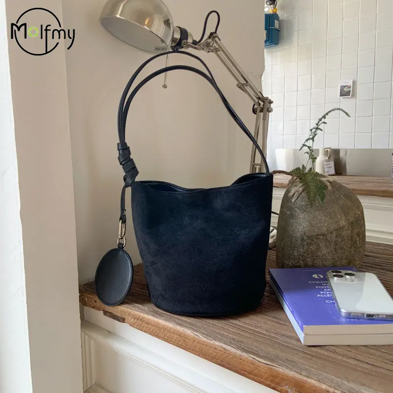 Женская замшевая сумка-ведро большой вместимости, женские дорожные сумки, модные однотонные сумки-тоут в стиле ретро, сумка через плечо из искусственной замши 2025
Женская замшевая сумка-ведро большой вместимости, женские дорожные сумки, модные однотонные сумки-тоут в стиле ретро, сумка через плечо из искусственной замши 2025