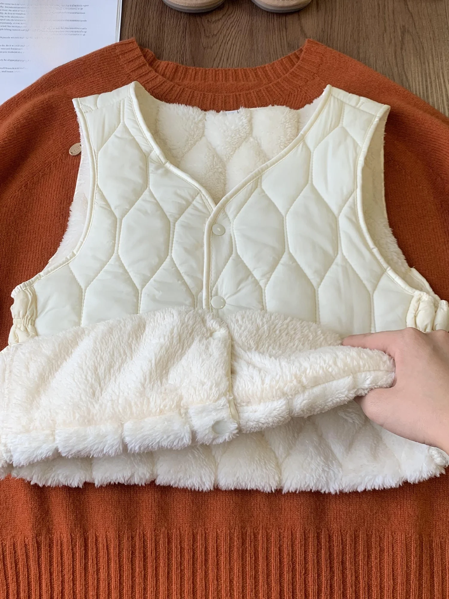 Women's Fce Lined Thiened Vest White Inner Wear Winter Layering Base Layer Warm oulder Pad Jaet ort Sle Button C...
Women's Fce Lined Thiened Vest White Inner Wear Winter Layering Base Layer Warm oulder Pad Jaet ort Sle Button C...