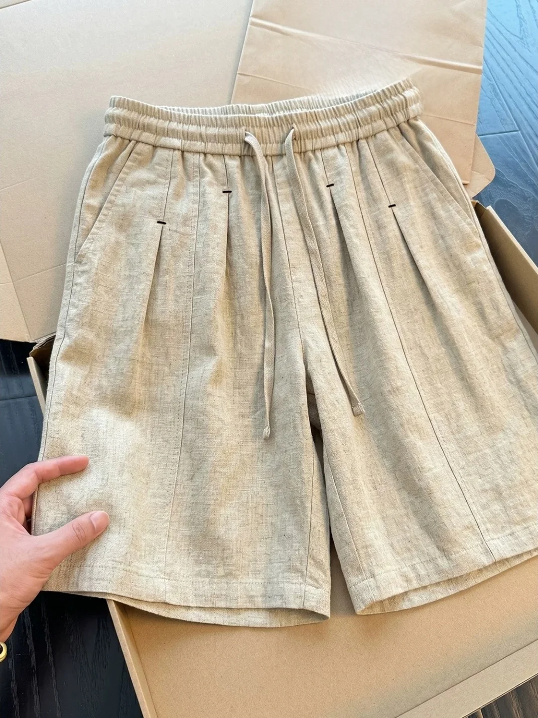 Quick Dry Linen Men's Shorts Summer Pleated Design Beach Pants Stylish Five-Quarter Length Casual Loose Fit American Style
Quick Dry Linen Men's Shorts Summer Pleated Design Beach Pants Stylish Five-Quarter Length Casual Loose Fit American Style