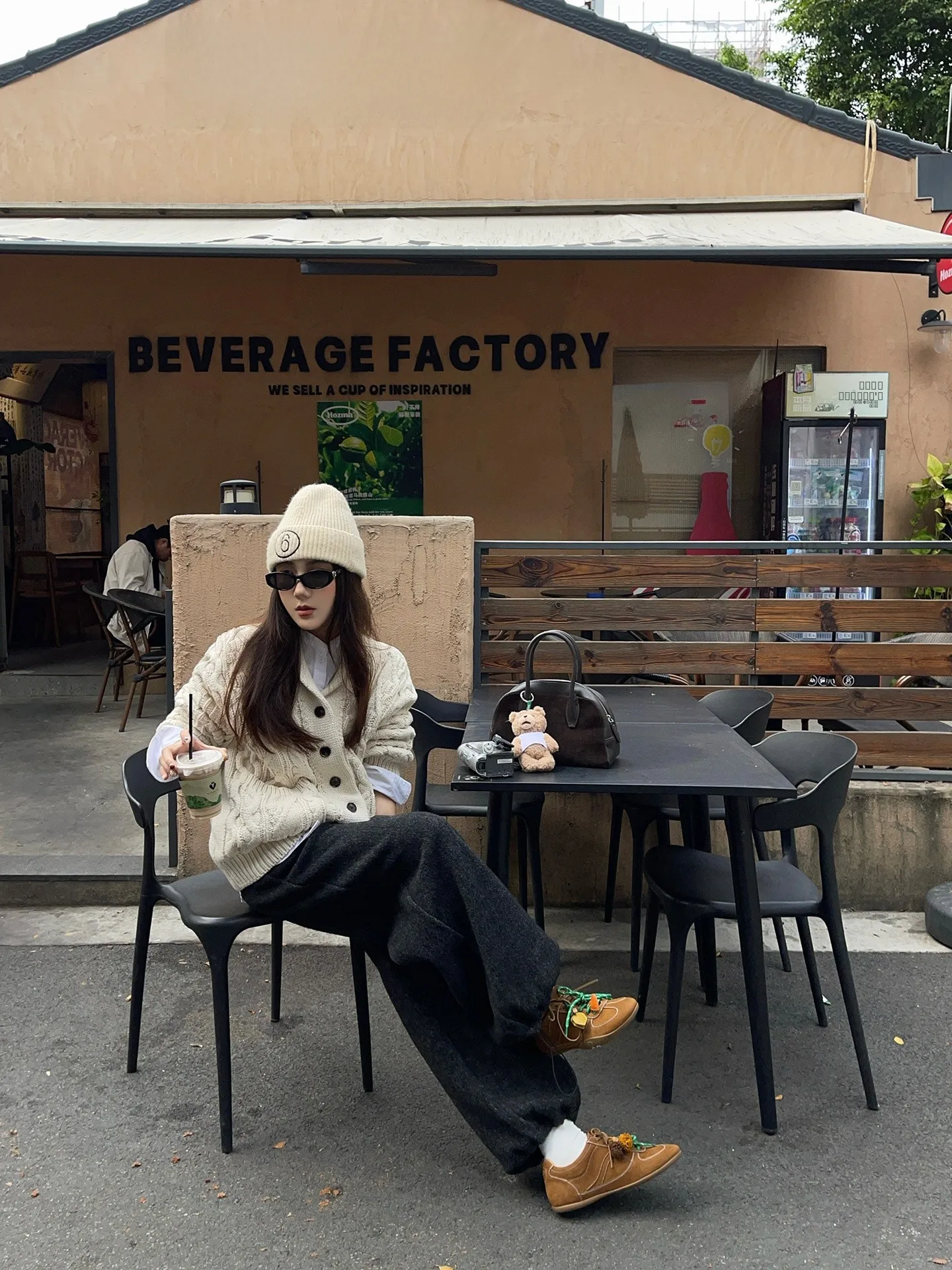 Повседневные утепленные шерстяные зимние брюки для женщин, свободные широкие брюки с завязками, удобные теплые брюки из полиэфирного волокна
Повседневные утепленные шерстяные зимние брюки для женщин, свободные широкие брюки с завязками, удобные теплые брюки из полиэфирного волокна