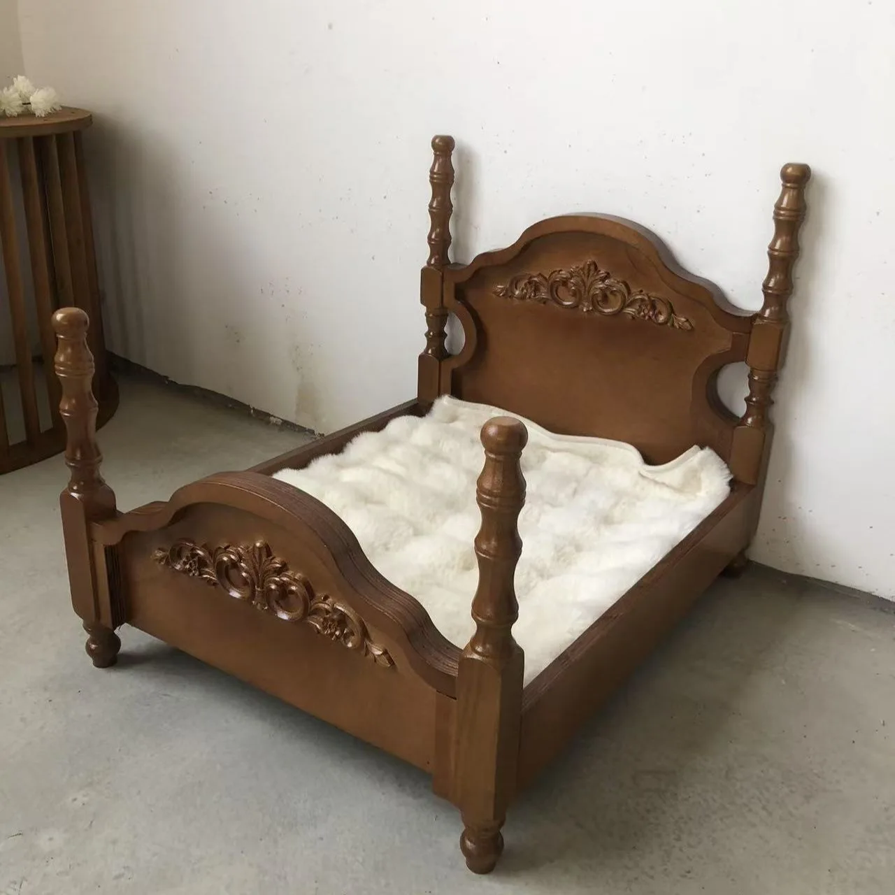 Pet Solid Wood Retro Bed Princess Dog Bed French Court For Small Dog Cat Bed
Pet Solid Wood Retro Bed Princess Dog Bed French Court For Small Dog Cat Bed