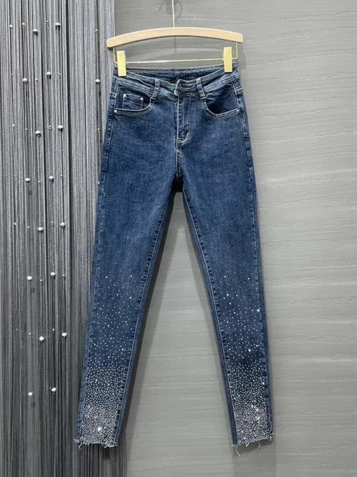 High Waist Heavy Embellied Denim Pencil Pants Women's Spring 2025 New Korean Sle Slimming Elastic Small Hip Pants
High Waist Heavy Embellied Denim Pencil Pants Women's Spring 2025 New Korean Sle Slimming Elastic Small Hip Pants