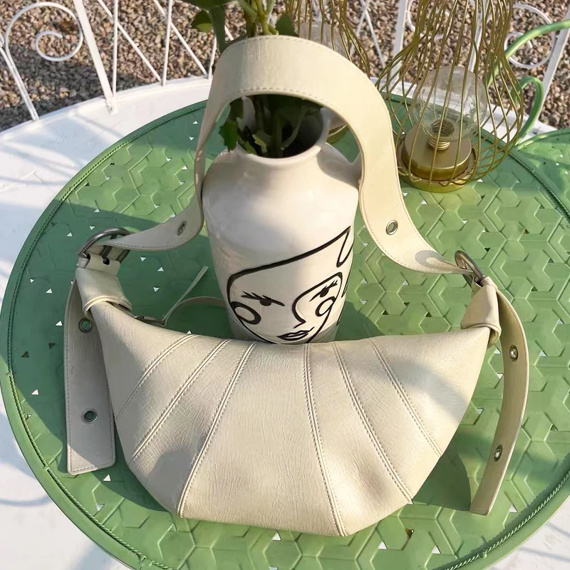 Korean Casual Half Moon Bags For Women Luxury Designer Handbag Purse 2025 New In PU Cartoon Hanging Ornaments Underarm Shoulder
Korean Casual Half Moon Bags For Women Luxury Designer Handbag Purse 2025 New In PU Cartoon Hanging Ornaments Underarm Shoulder