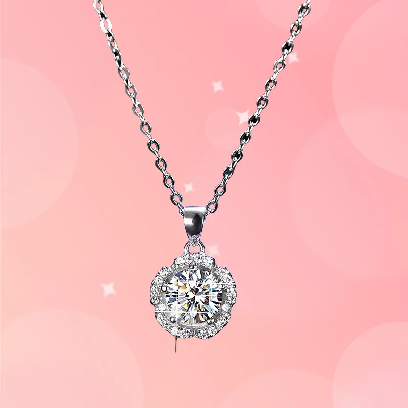 New S925 Sterling Silver Pendant 1 Carat Mozzarella Diamond Necklace Women's Fashion Plum Blossom Flower New Silver Collarbone C
New S925 Sterling Silver Pendant 1 Carat Mozzarella Diamond Necklace Women's Fashion Plum Blossom Flower New Silver Collarbone C