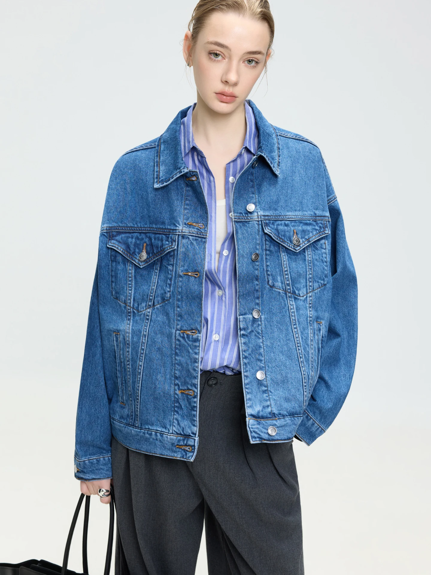 Spring 2026 Retro Blue Cotton Denim Jacket Slimming Versatile Fashionable Women's Short Coat Button Closure Straight Cut
Spring 2026 Retro Blue Cotton Denim Jacket Slimming Versatile Fashionable Women's Short Coat Button Closure Straight Cut