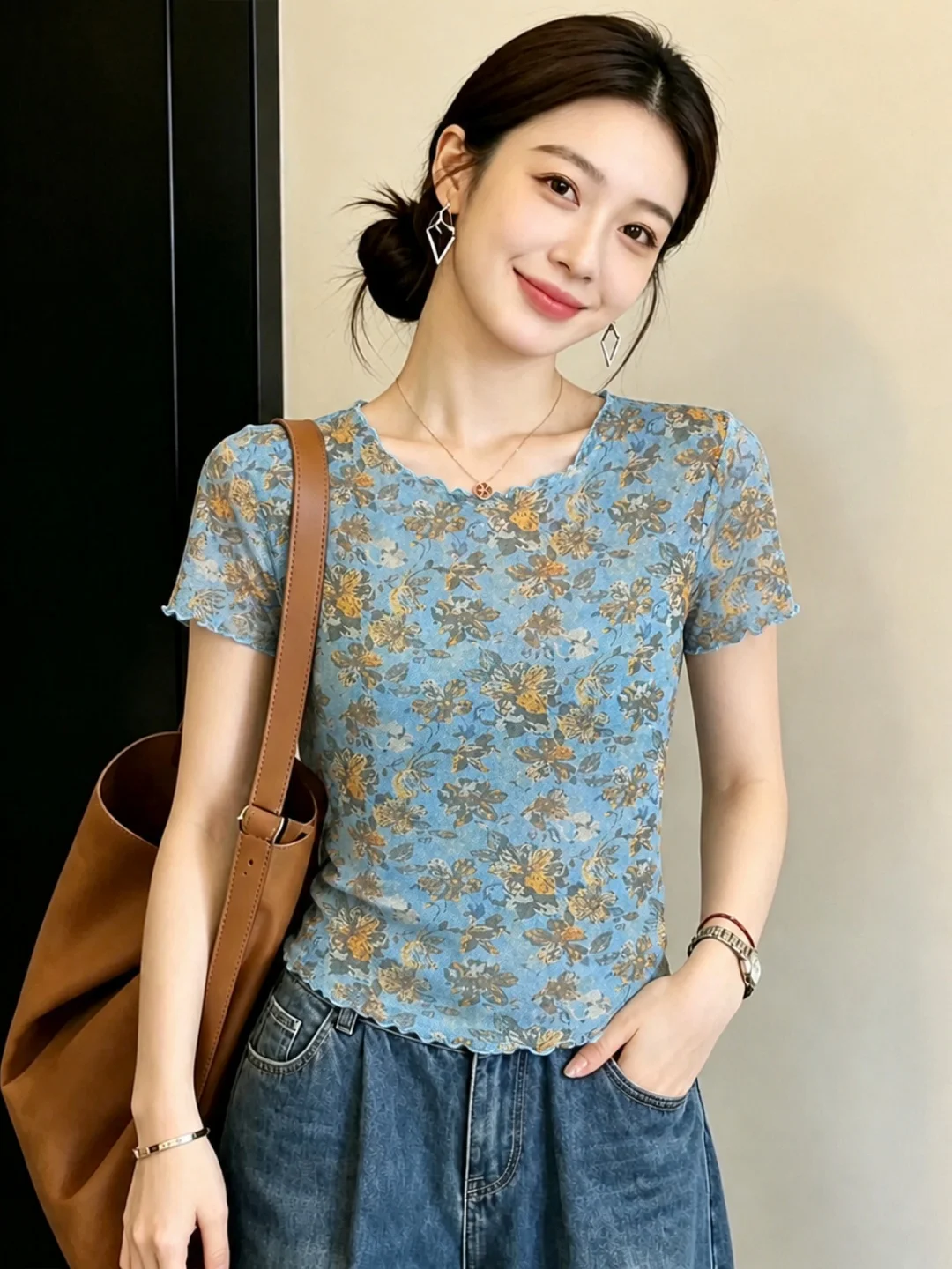 Korean Style Short Sleeve round Neck T-Shirt Fashionable Slimming Top Commute High-End Sensation Summer 2026 Poetic Lin Silk ...
Korean Style Short Sleeve round Neck T-Shirt Fashionable Slimming Top Commute High-End Sensation Summer 2026 Poetic Lin Silk ...