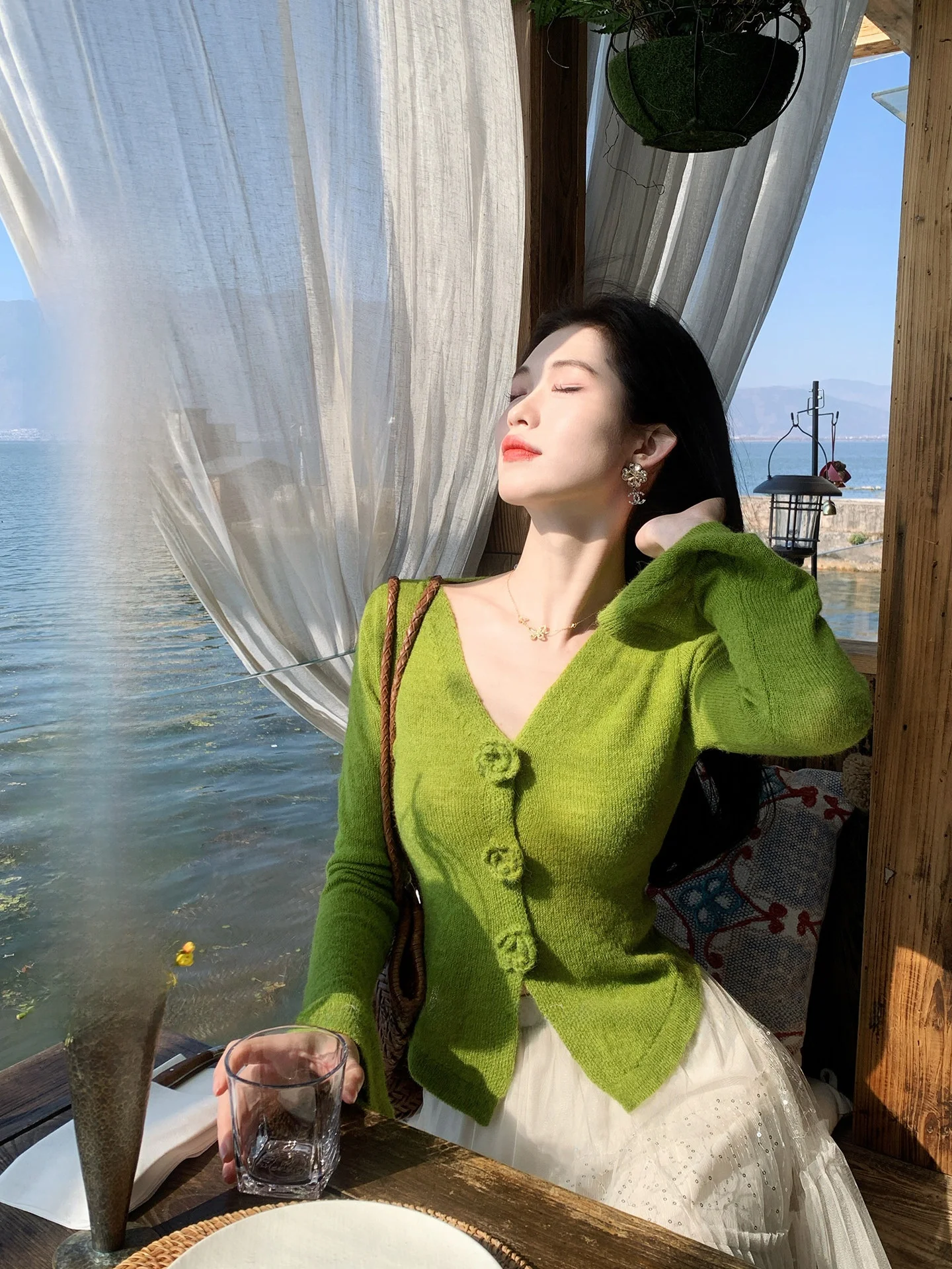 Вязаный свитер Mouton для женщин, ранневесенний, открытый кардиган, приталенный, с V-образным вырезом, длинными рукавами, стандартной длины, на пуговицах
Вязаный свитер Mouton для женщин, ранневесенний, открытый кардиган, приталенный, с V-образным вырезом, длинными рукавами, стандартной длины, на пуговицах