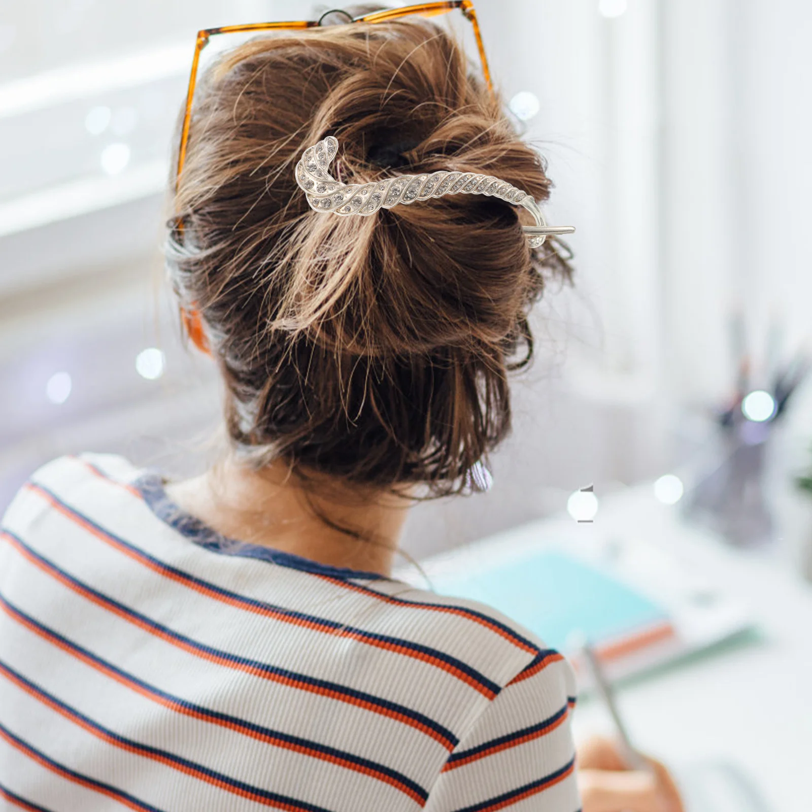 4Pcs Rhinestone Hair Barrettes for Women Rectangular Sparkly Clips Secure Bun Holder Bridal Wedding Prom Glitter Jewelry Fashion
4Pcs Rhinestone Hair Barrettes for Women Rectangular Sparkly Clips Secure Bun Holder Bridal Wedding Prom Glitter Jewelry Fashion