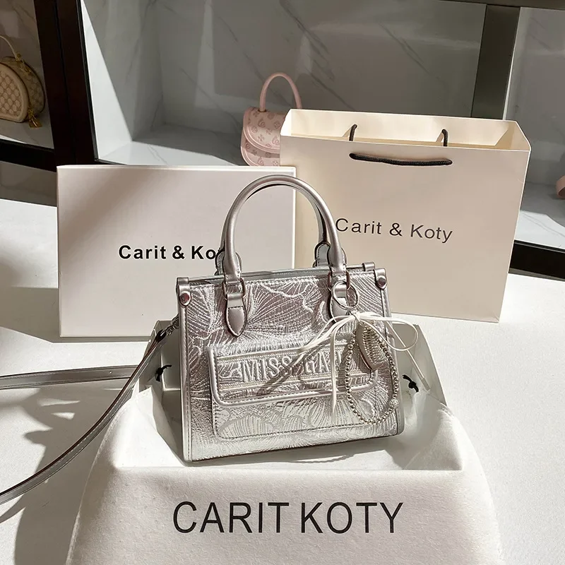Luxury Handbag Designer Free Shipping Direct Silver Heavy-duty Embroidered Handbag 2025 New Fashionable High-end Office Handbag Women's Shoulder Bag
Luxury Handbag Designer Free Shipping Direct Silver Heavy-duty Embroidered Handbag 2025 New Fashionable High-end Office Handbag Women's Shoulder Bag