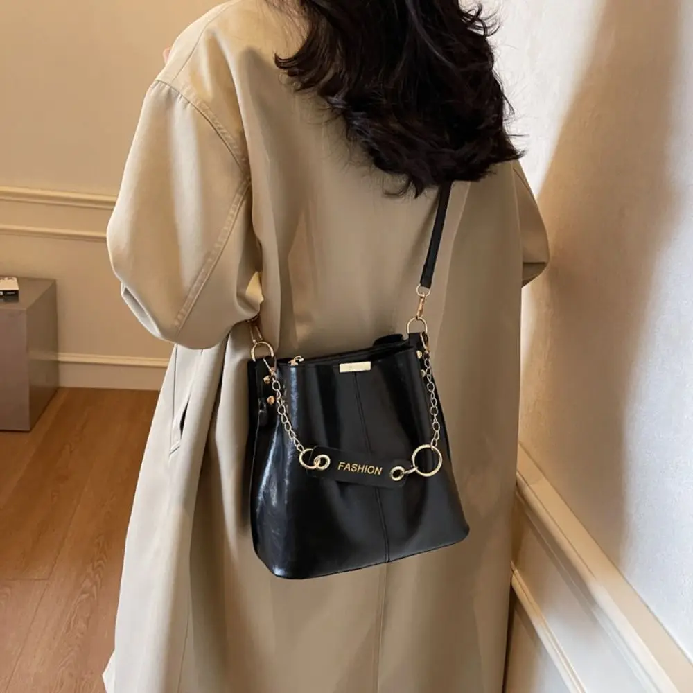Trendy Vintage Solid Color Shoulder Bag Large Capacity French Style PU Leather Crossbody Bag Retro Casual Women's Handbag Lady
Trendy Vintage Solid Color Shoulder Bag Large Capacity French Style PU Leather Crossbody Bag Retro Casual Women's Handbag Lady