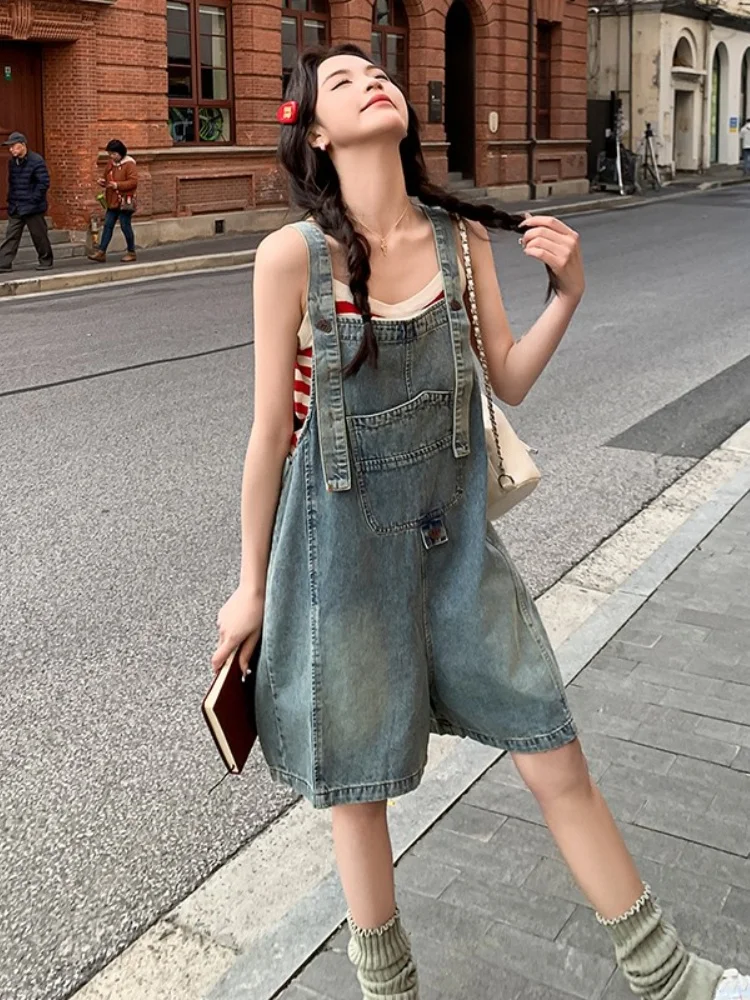 Светло-голубой джинсовый комбинезон для женщин, летний, новый, маленький размер, в студенческом стиле, омолаживающий, с широкими штанинами, цельный комбинезон
Светло-голубой джинсовый комбинезон для женщин, летний, новый, маленький размер, в студенческом стиле, омолаживающий, с широкими штанинами, цельный комбинезон